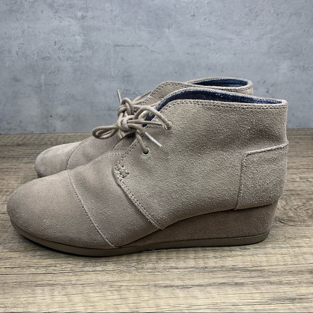 ‎TOMS~Desert Wedge~Taupe~Suede Ankle Booties~Youth~ Size 6~Lace Up